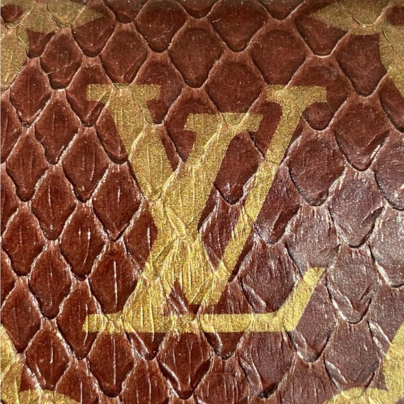 💙Louis Vuitton Python Twist. Brown w/Gold LV Pattern Logos. Handle/chain strap - Picture 8 of 9